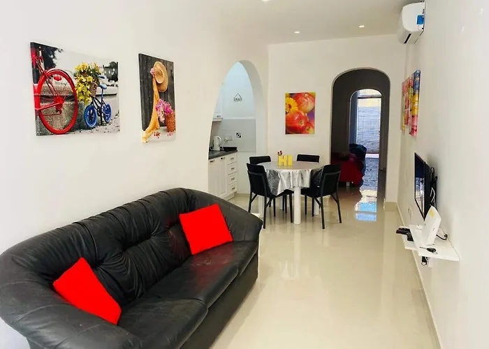 Marsalforn Centre Maisonette